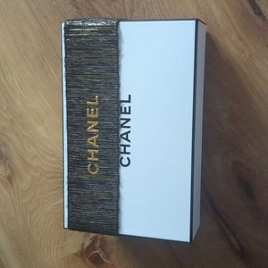 Chanel box w blank card